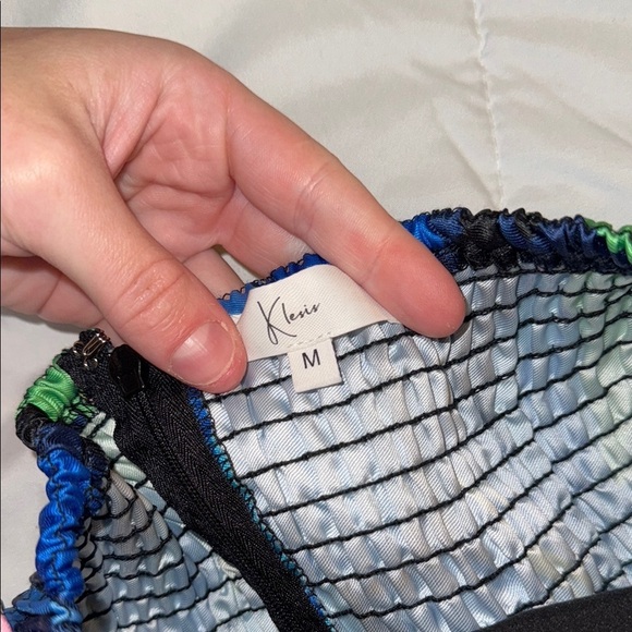 Kelsi’s- Floral Off-Shoulder dress- size medium - Picture 4 of 5